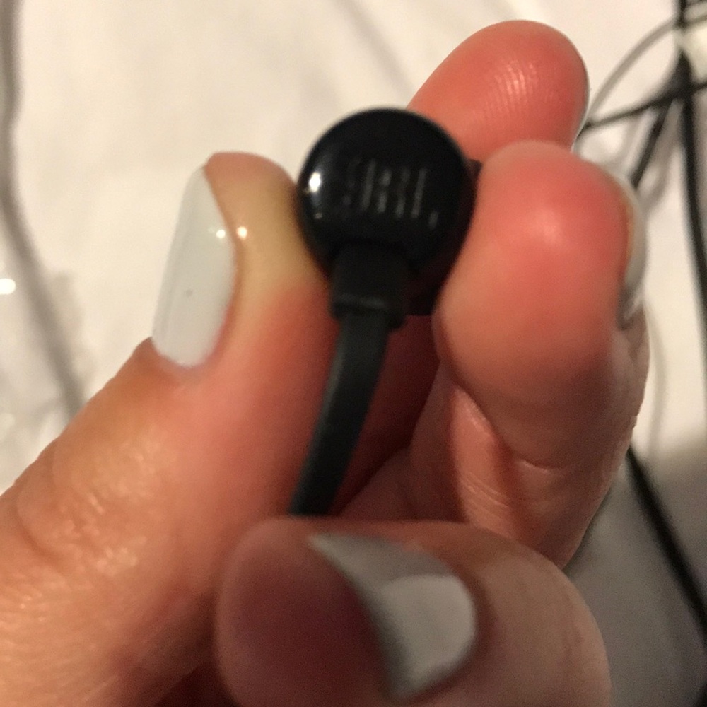 JBL T110 Earbuds - Picture 2 of 3